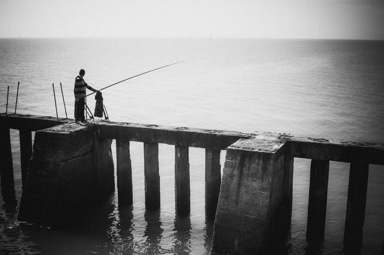 A la ligne - Photographie d’art en noir et blanc en édition limitée à collectionner - Jef Baecker
