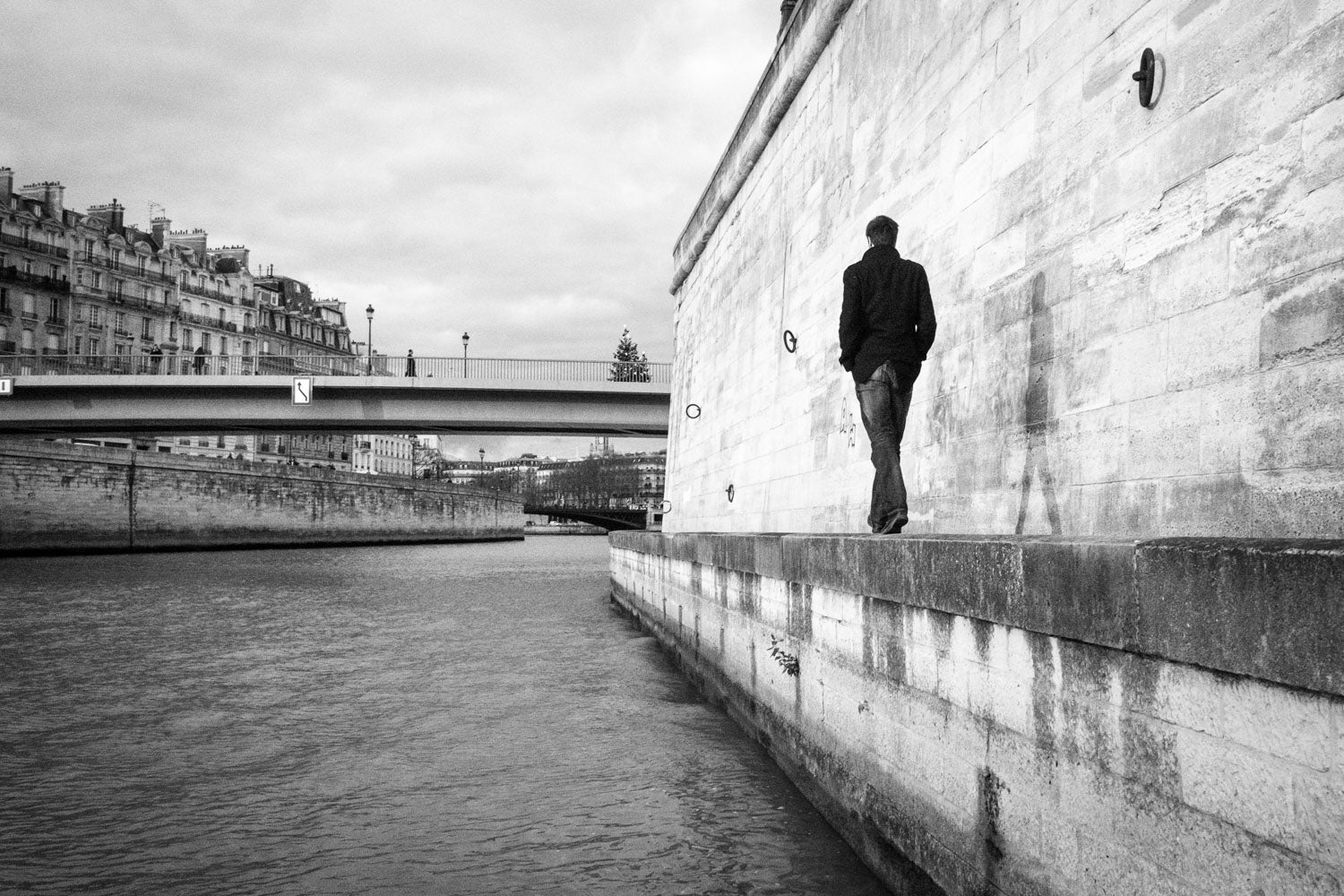 Bords de Seine - Photographie d’art en noir et blanc en édition limitée à collectionner - Jef Baecker