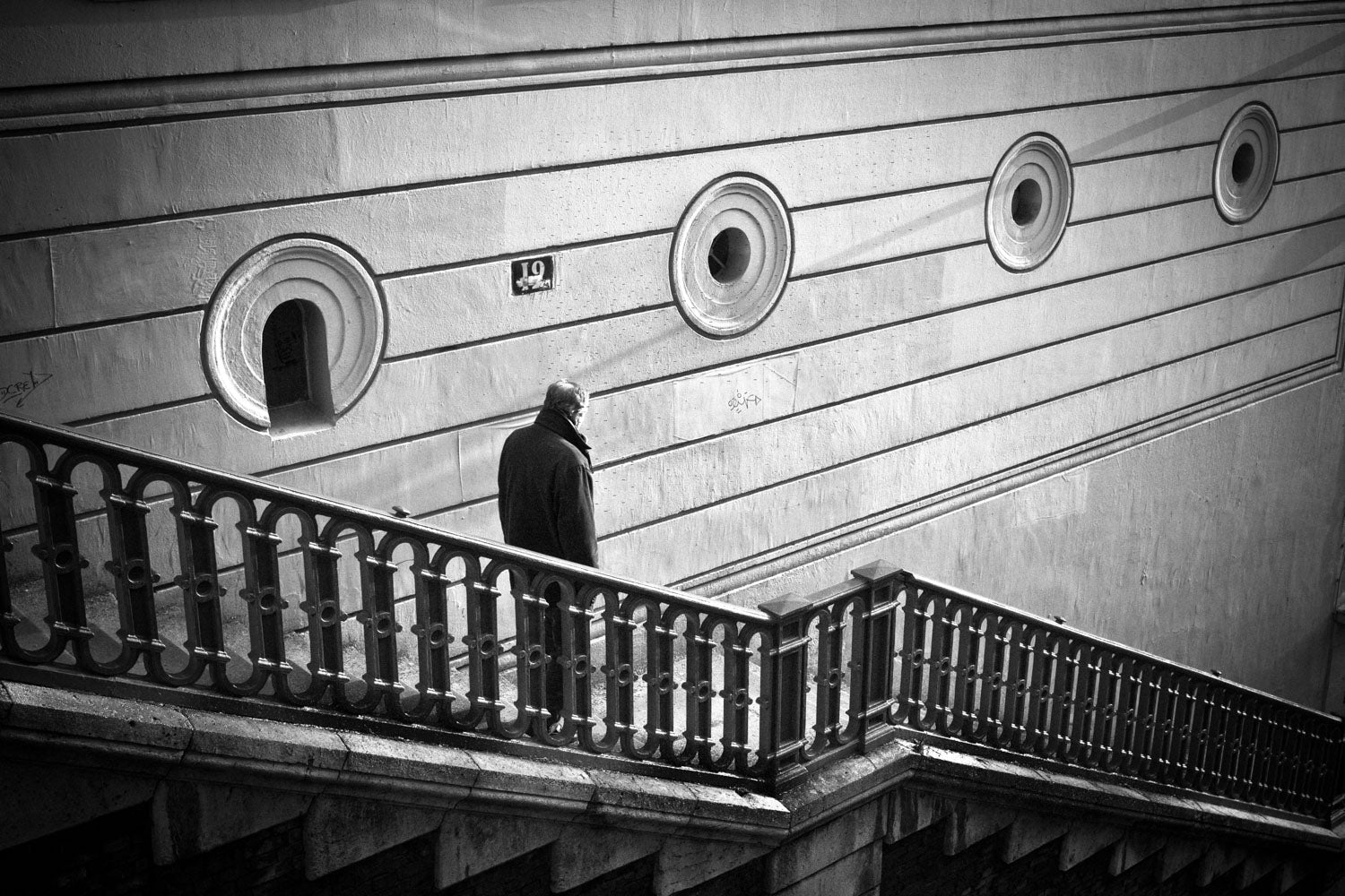 Le Capitaine - Photographie d’art en noir et blanc en édition limitée à collectionner - Jef Baecker